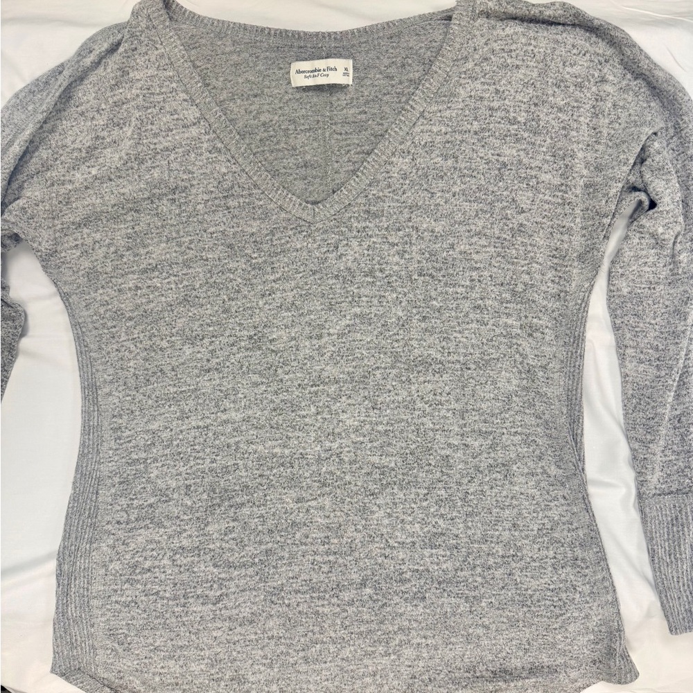 Abercrombie & Fitch Heather Gray V-Neck Top